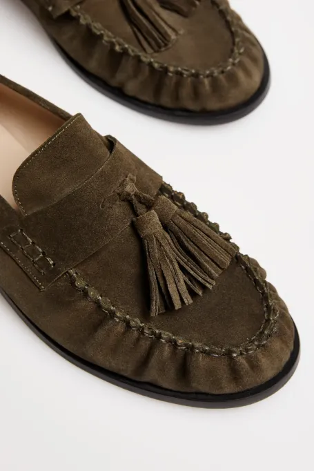 Veloursleder-Mokassins mit Fransen