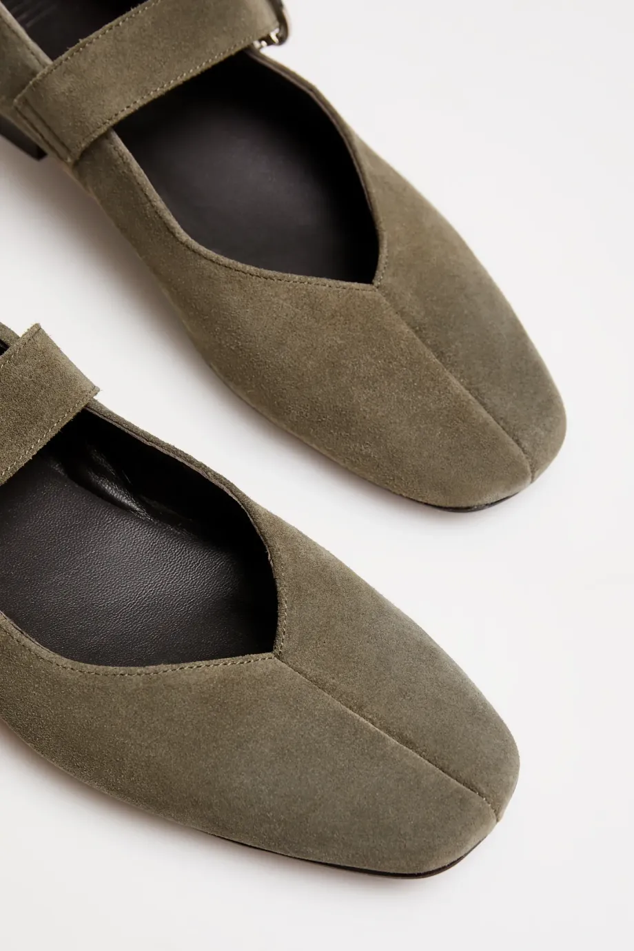 Grüne Ballerinas aus Veloursleder Grüne Ballerinas aus Veloursleder