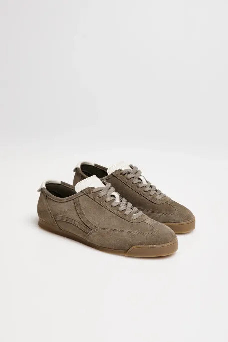 Grüne Sneakers aus Veloursleder