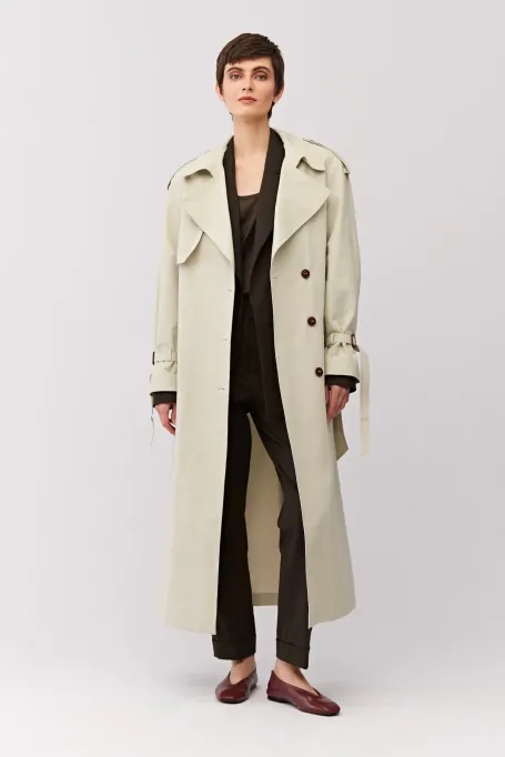 Langer Trenchcoat mit Gürtel