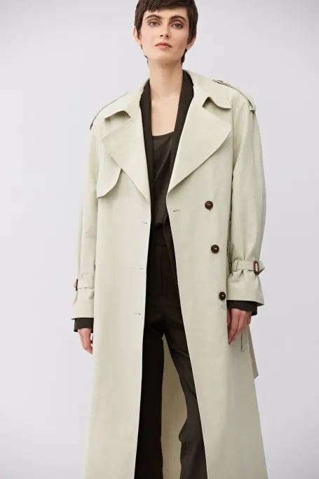 Langer Trenchcoat mit Gürtel