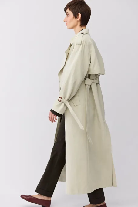 Langer Trenchcoat mit Gürtel