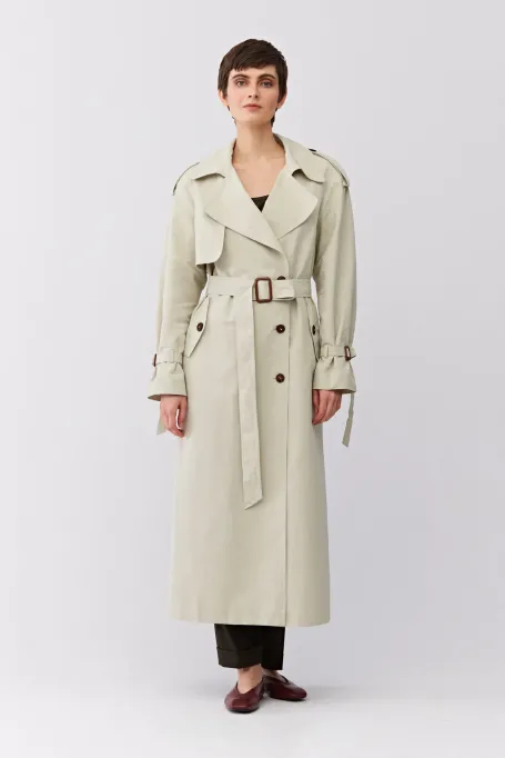 Langer Trenchcoat mit Gürtel