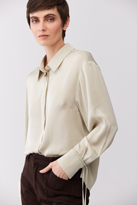 Seidenbluse mit Bindung am Manschettenende