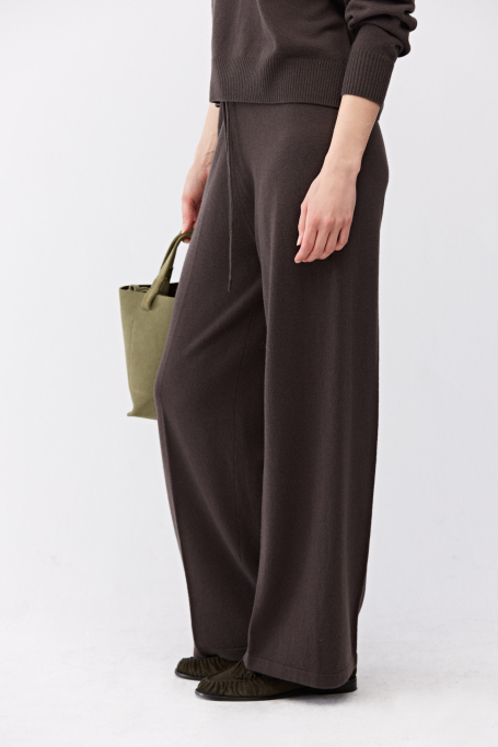 Weite braune Merinowollhose