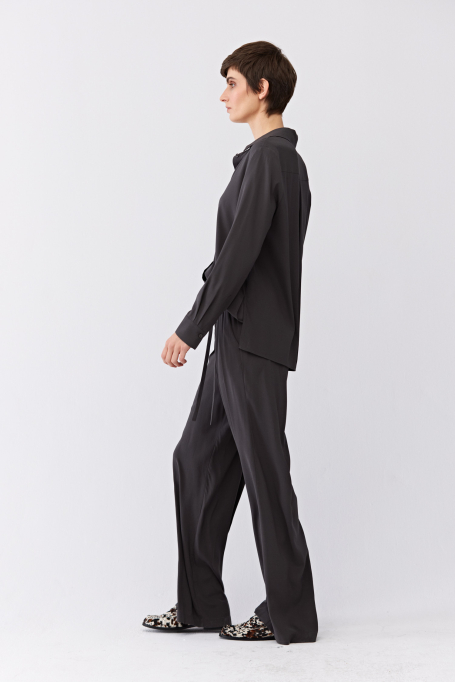 Weite graue Seidenhose