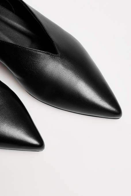 Schwarze Leder-Slingback-Schuhe