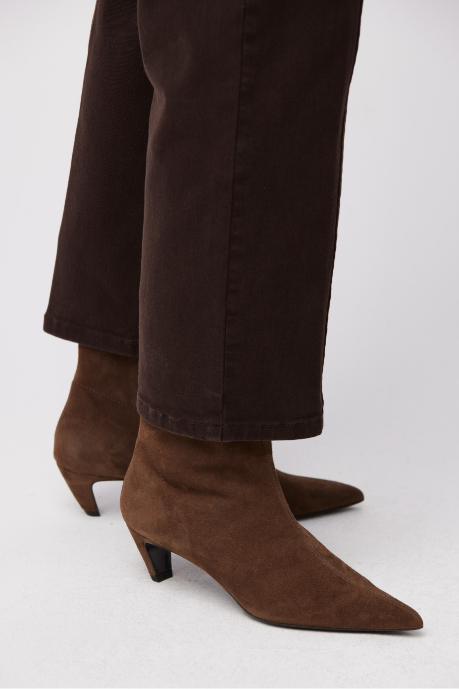 Braune Stiefeletten aus Veloursleder - Patrizia Aryton Braune Stiefeletten aus Veloursleder - Patrizia Aryton