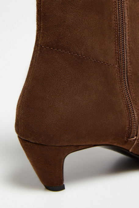 Braune Stiefeletten aus Veloursleder - Patrizia Aryton Braune Stiefeletten aus Veloursleder - Patrizia Aryton