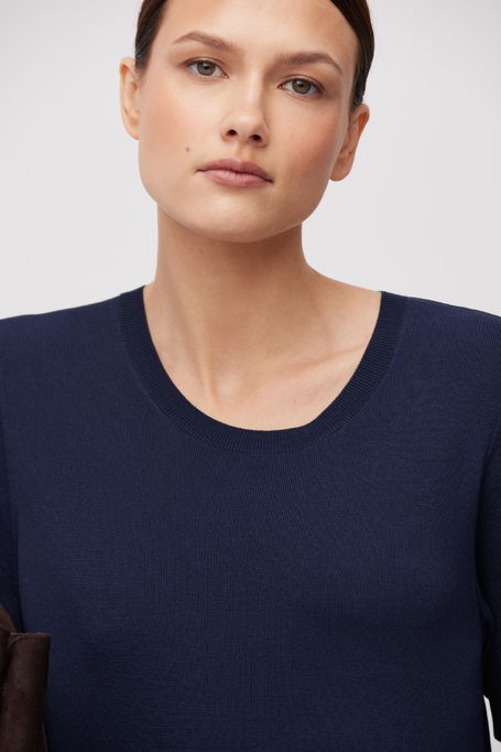 Marineblaues Strickkleid in Midi-Länge Marineblaues Strickkleid in Midi-Länge