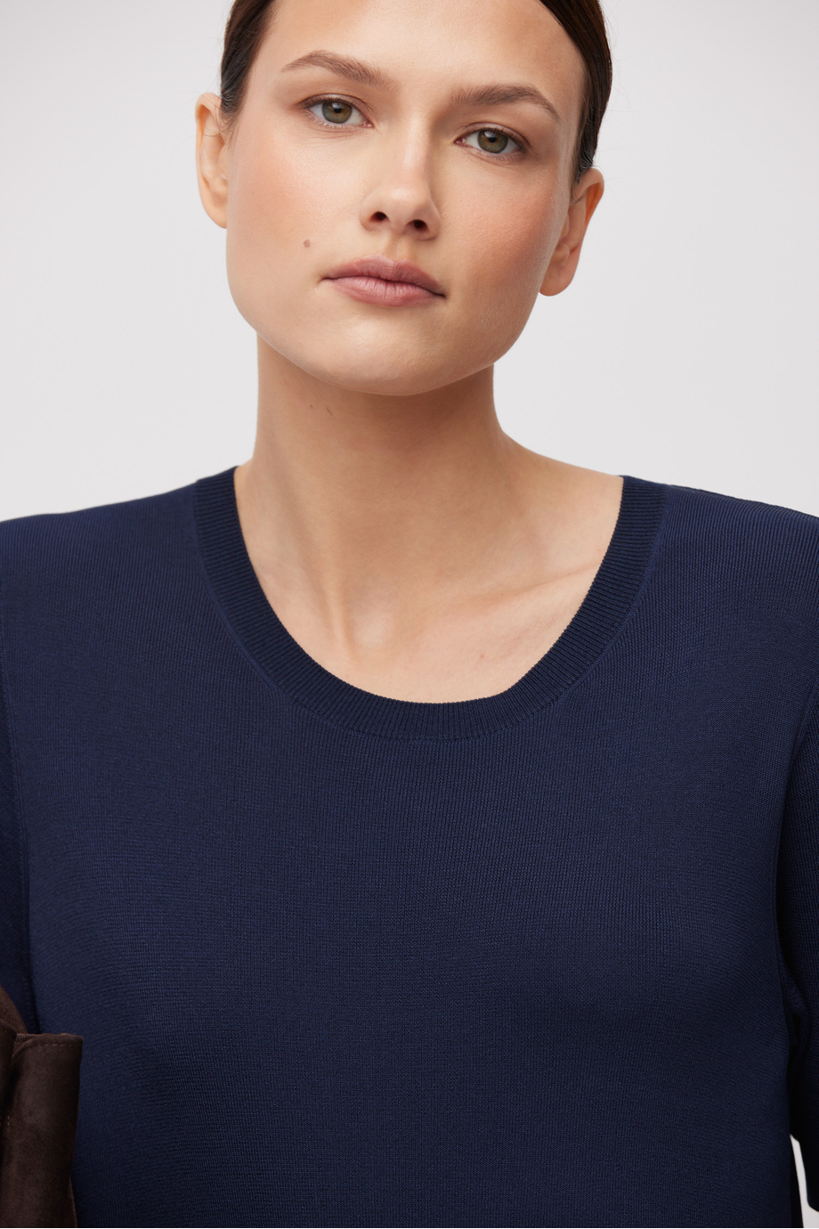 Marineblaues Strickkleid in Midi-Länge Marineblaues Strickkleid in Midi-Länge