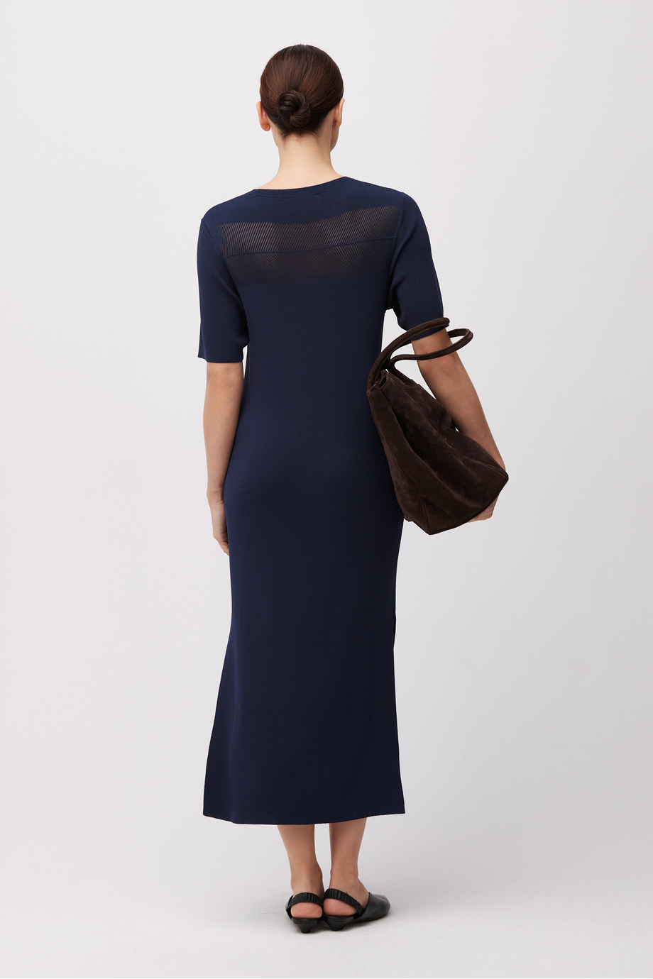 Marineblaues Strickkleid in Midi-Länge Marineblaues Strickkleid in Midi-Länge