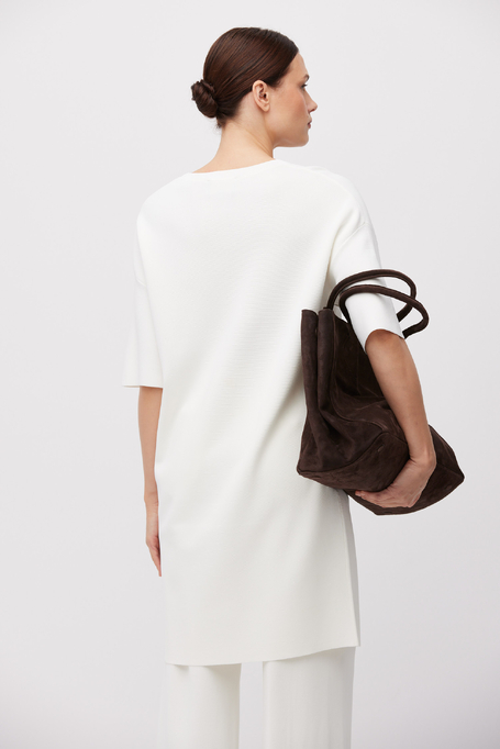 Weißes lockeres Strickkleid