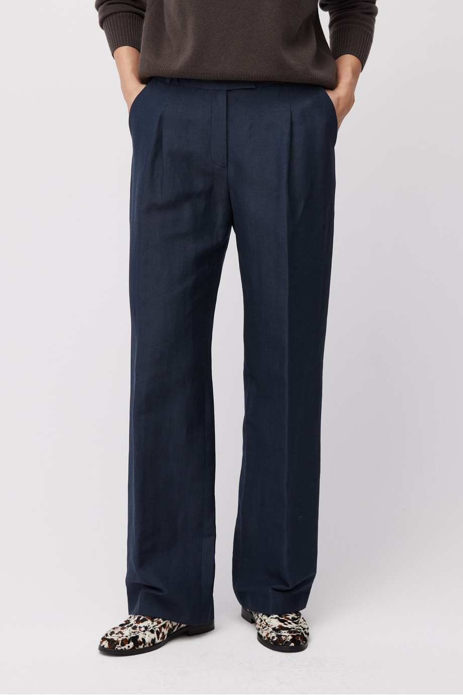 Marineblaue Anzughose aus Wolle und Leinen Marineblaue Anzughose aus Wolle und Leinen