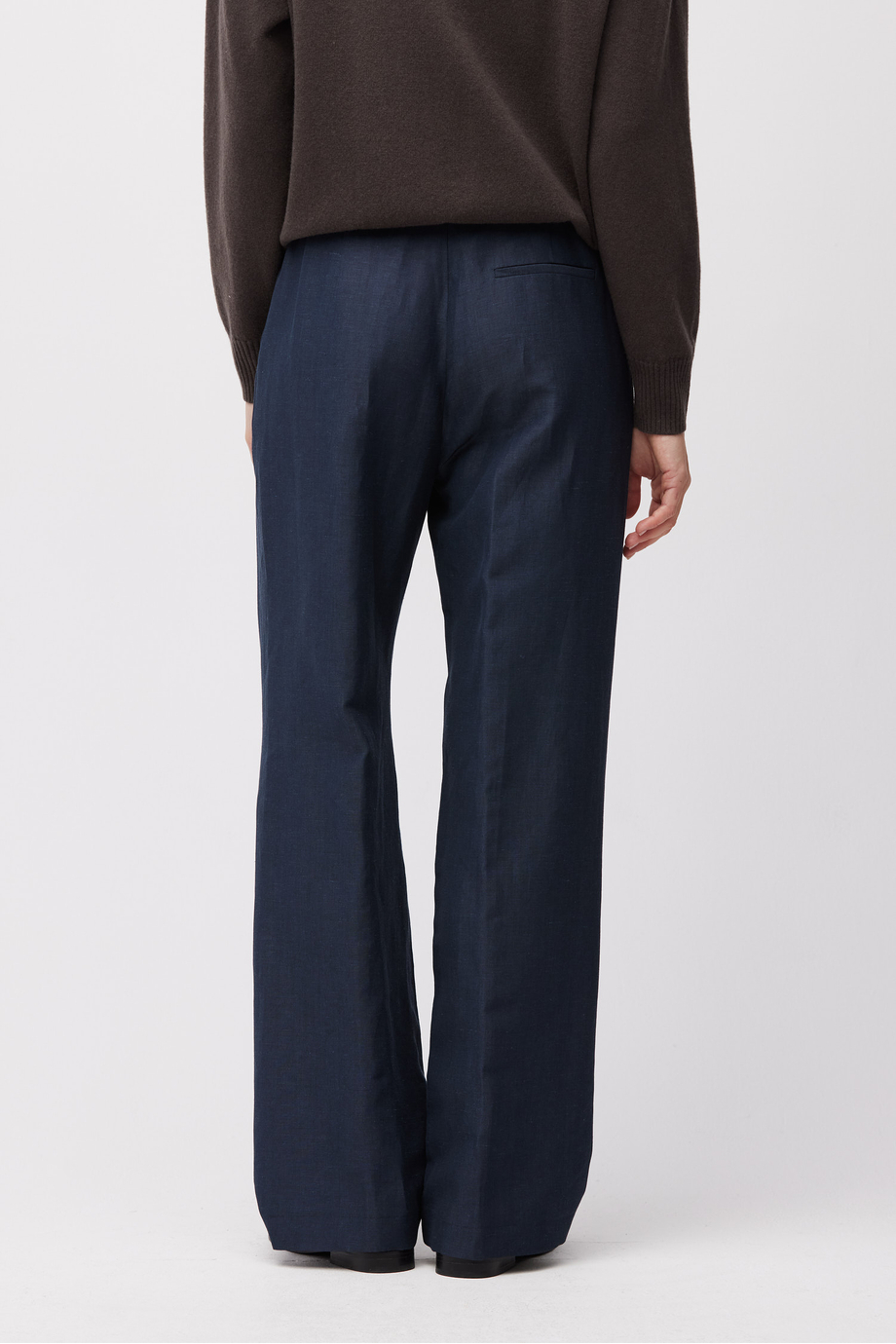 Marineblaue Anzughose aus Wolle und Leinen Marineblaue Anzughose aus Wolle und Leinen