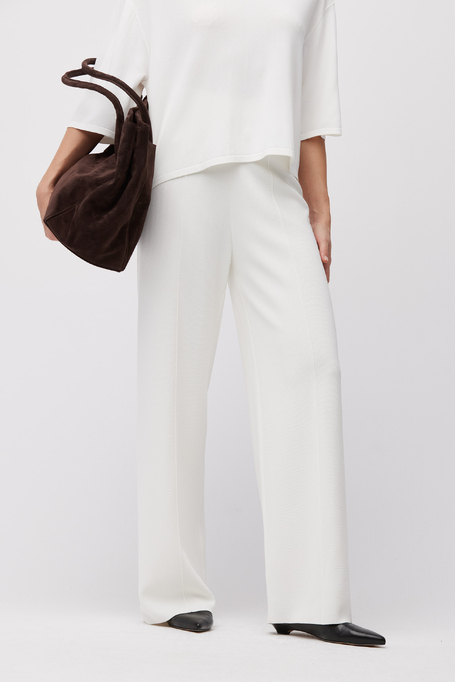 Weiße weite Strickhose