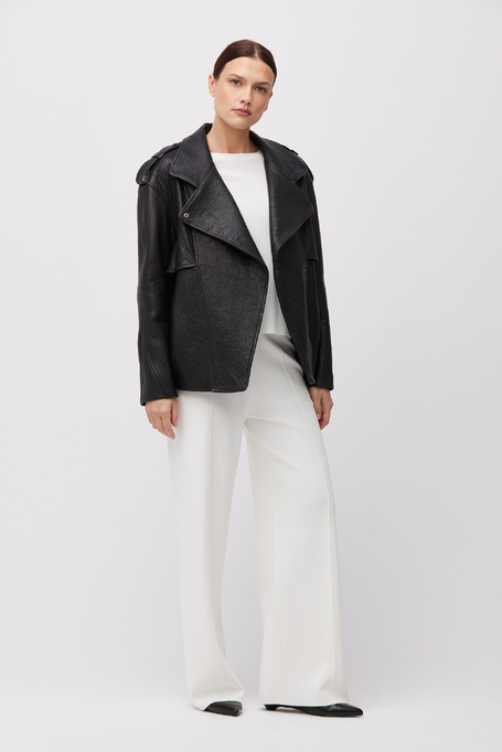 Weiße weite Strickhose