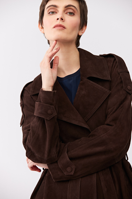 Braune Lederjacke mit Gürtel Braune Lederjacke mit Gürtel