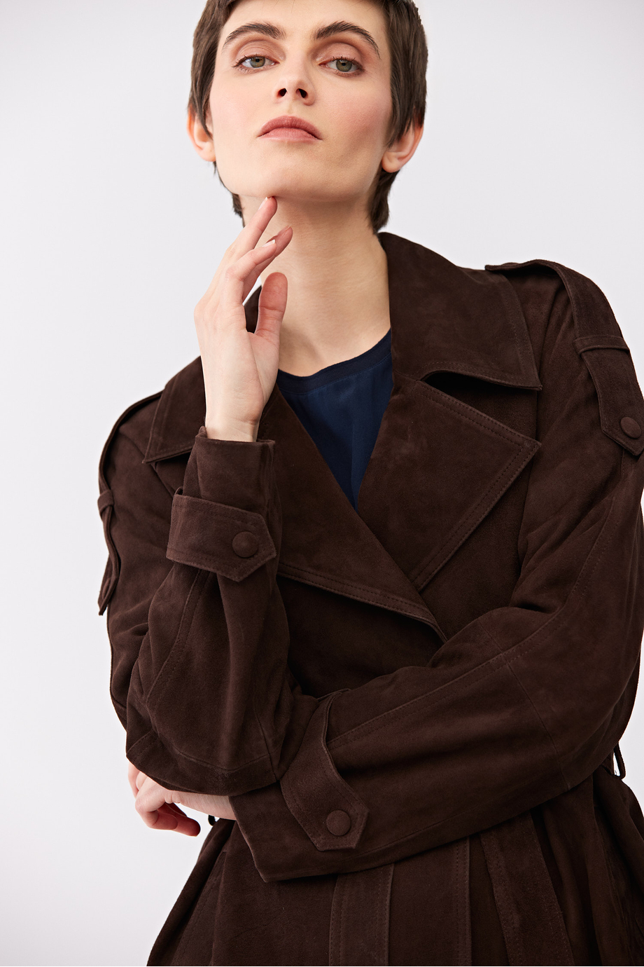 Braune Lederjacke mit Gürtel Braune Lederjacke mit Gürtel