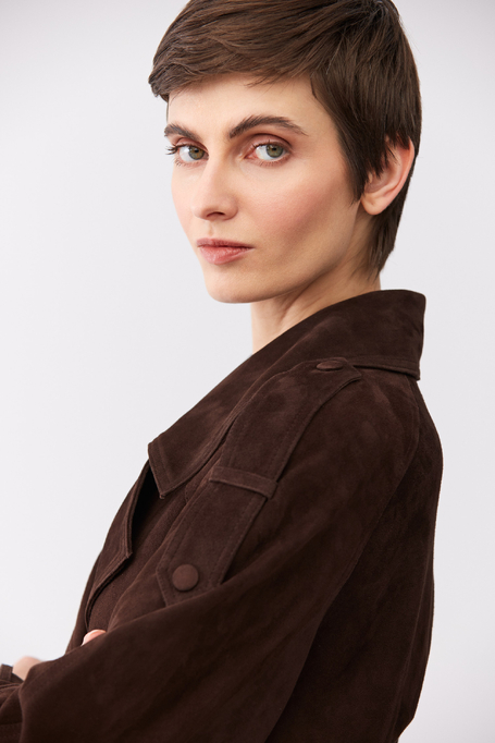 Braune Lederjacke mit Gürtel Braune Lederjacke mit Gürtel