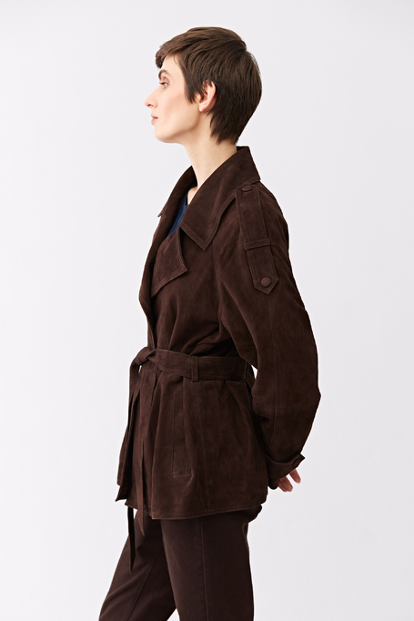 Braune Lederjacke mit Gürtel Braune Lederjacke mit Gürtel