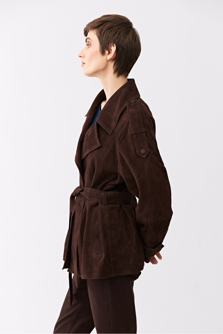 Braune Lederjacke mit Gürtel Braune Lederjacke mit Gürtel