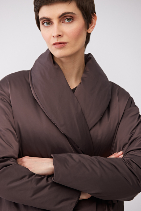 Braune Daunenjacke mit Bindung