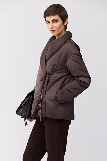 Braune Daunenjacke mit Bindung