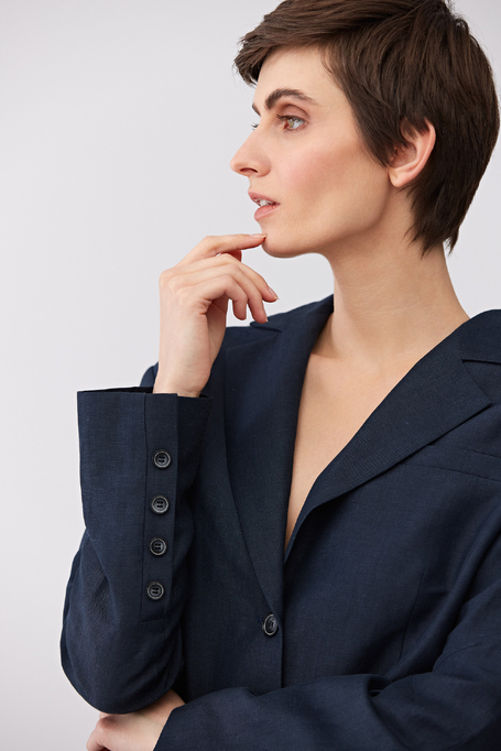 Marineblaues einreihiges Sakko aus Wolle und Leinen Marineblaues einreihiges Sakko aus Wolle und Leinen