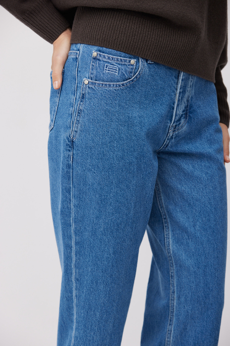 Jeans mit hohem Bund Jeans mit hohem Bund