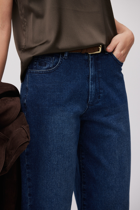 Dunkelblaue Barrel-Jeans mit hohem Bund