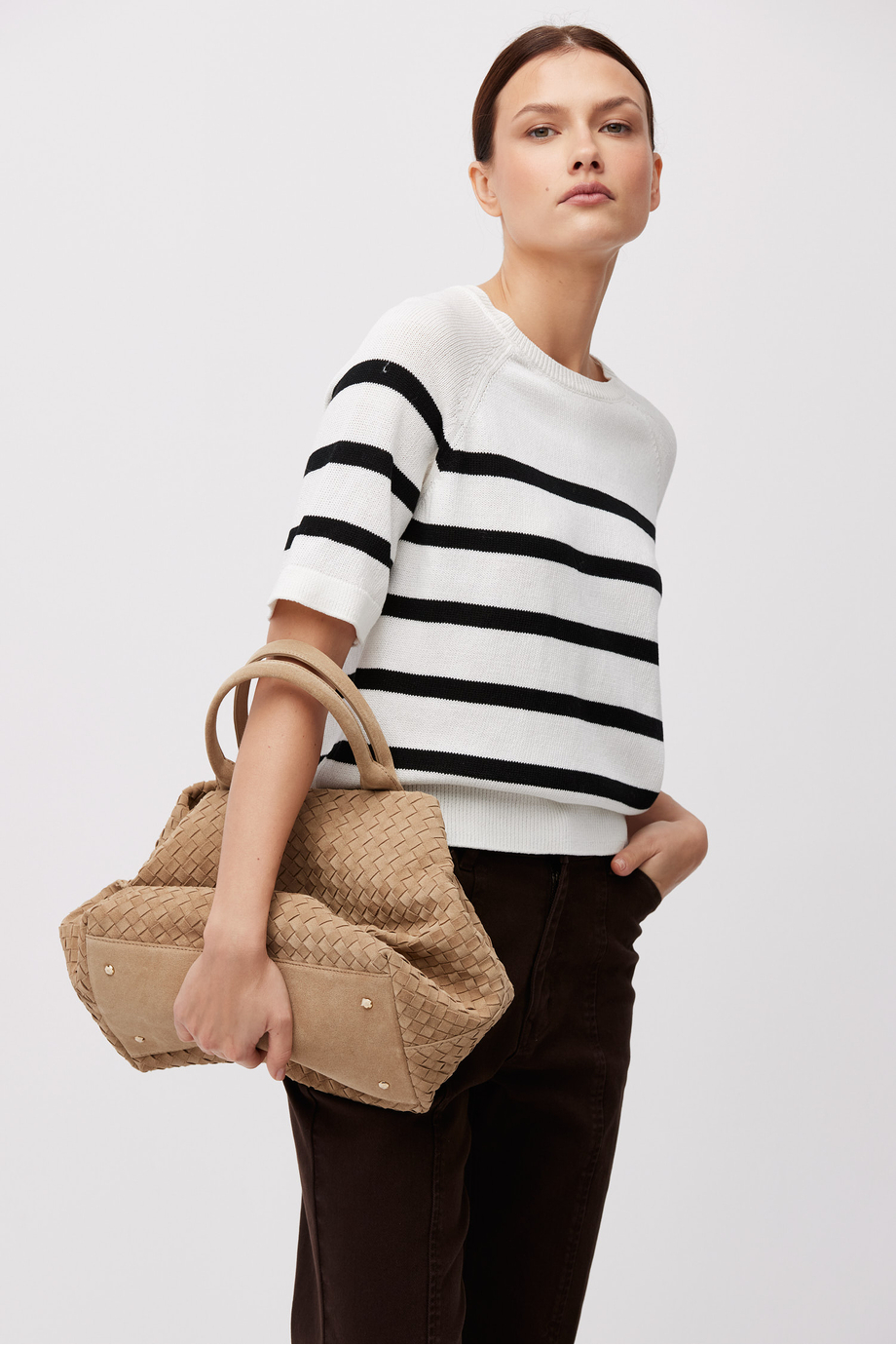 Gestreifter Pullover mit kurzen Ärmeln Gestreifter Pullover mit kurzen Ärmeln