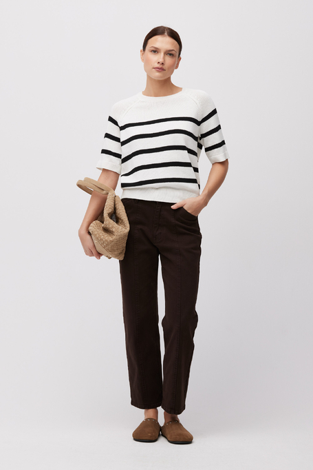 Gestreifter Pullover mit kurzen Ärmeln Gestreifter Pullover mit kurzen Ärmeln