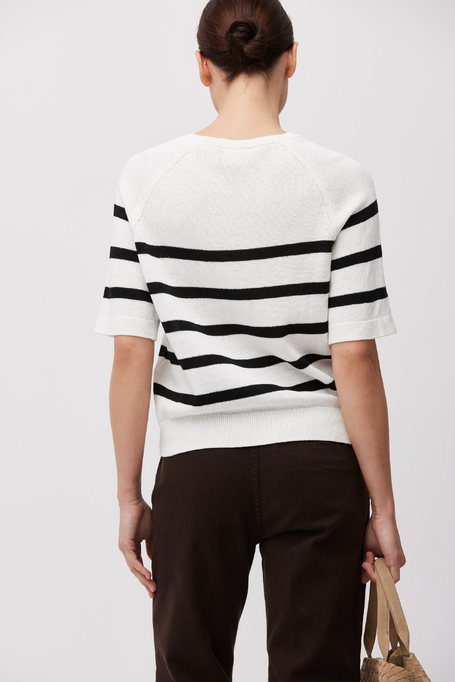 Gestreifter Pullover mit kurzen Ärmeln Gestreifter Pullover mit kurzen Ärmeln