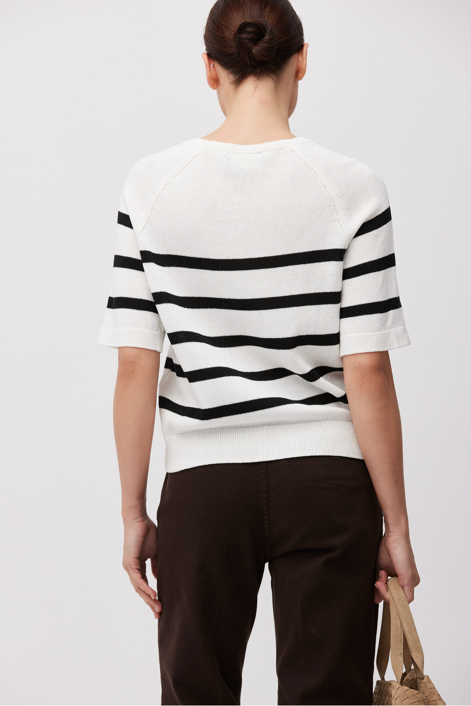 Gestreifter Pullover mit kurzen Ärmeln Gestreifter Pullover mit kurzen Ärmeln