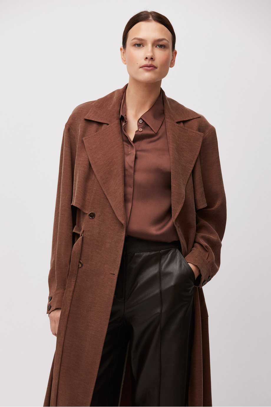 Brauner Mantel aus Lyocell-Leinen-Mischung Brauner Mantel aus Lyocell-Leinen-Mischung