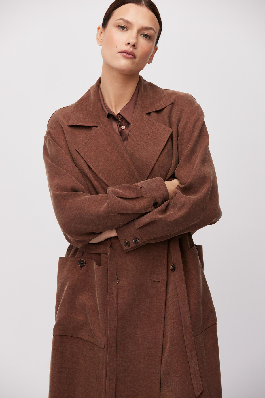Brauner Mantel aus Lyocell-Leinen-Mischung Brauner Mantel aus Lyocell-Leinen-Mischung