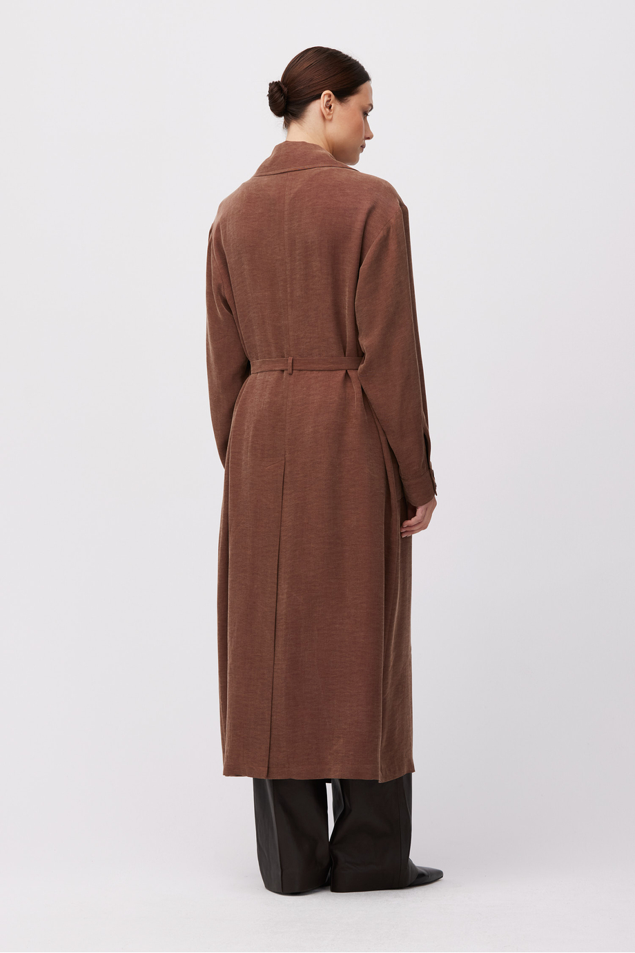Brauner Mantel aus Lyocell-Leinen-Mischung Brauner Mantel aus Lyocell-Leinen-Mischung