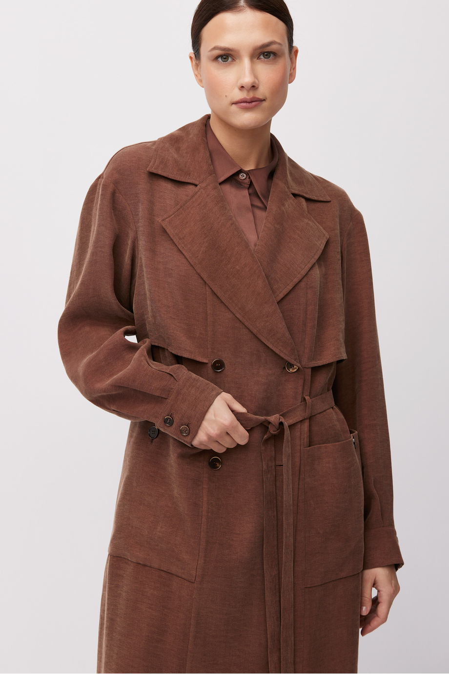 Brauner Mantel aus Lyocell-Leinen-Mischung Brauner Mantel aus Lyocell-Leinen-Mischung