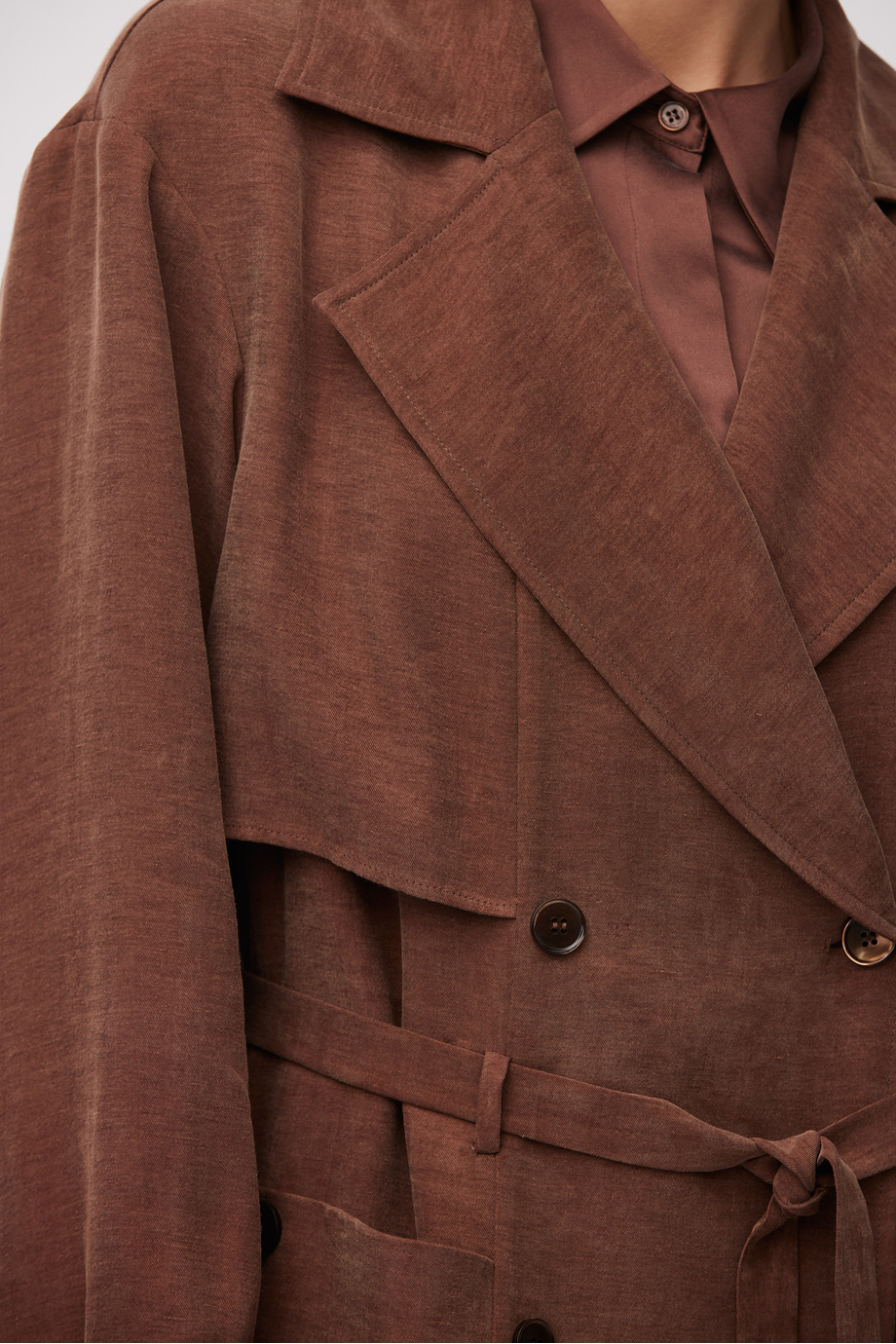 Brauner Mantel aus Lyocell-Leinen-Mischung Brauner Mantel aus Lyocell-Leinen-Mischung