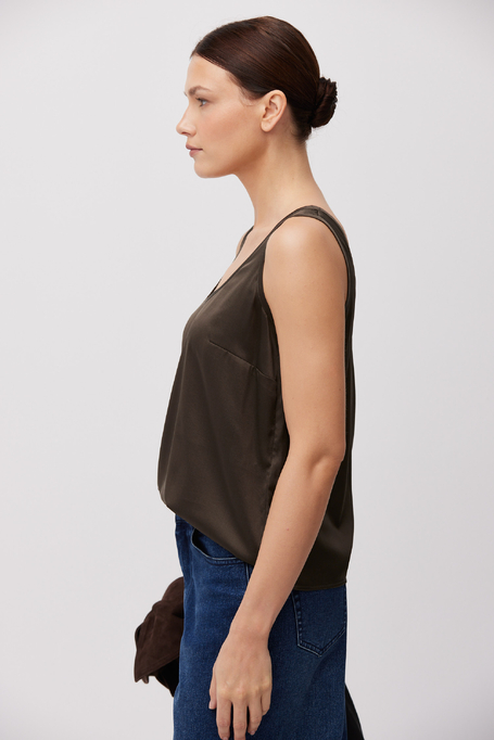 Grünes Top aus Seide