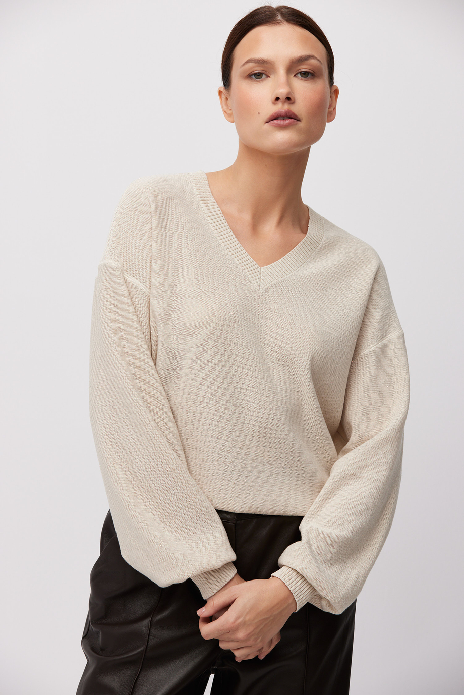 Bluse mit V-Ausschnitt aus Seide und Lyocell Bluse mit V-Ausschnitt aus Seide und Lyocell