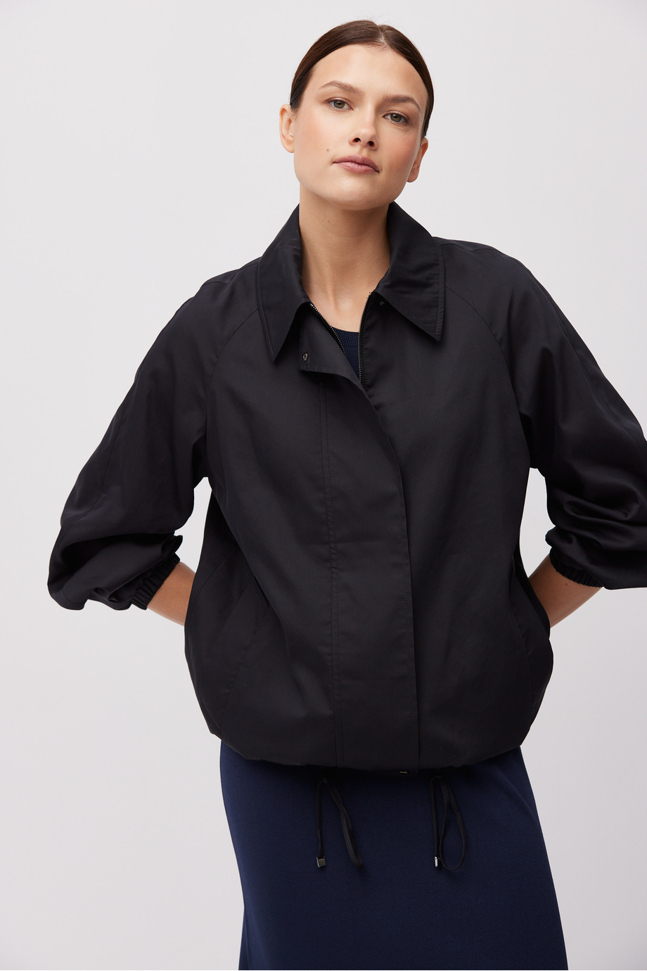 Schwarze Bomberjacke mit Seide Schwarze Bomberjacke mit Seide