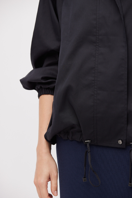 Schwarze Bomberjacke mit Seide