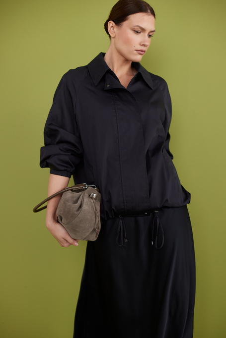 Schwarze Bomberjacke mit Seide