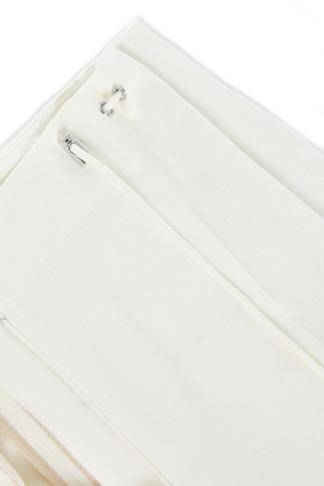 Weiße Hose mit Leinen