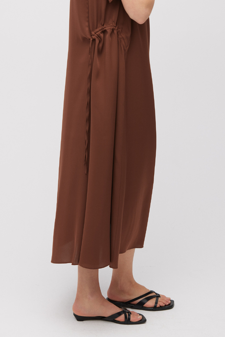 Braunes Kleid aus Seide braun Braunes Kleid aus Seide braun