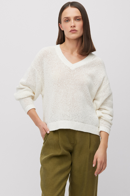 Weißer Ajour-Pullover mit V-Ausschnitt weiß