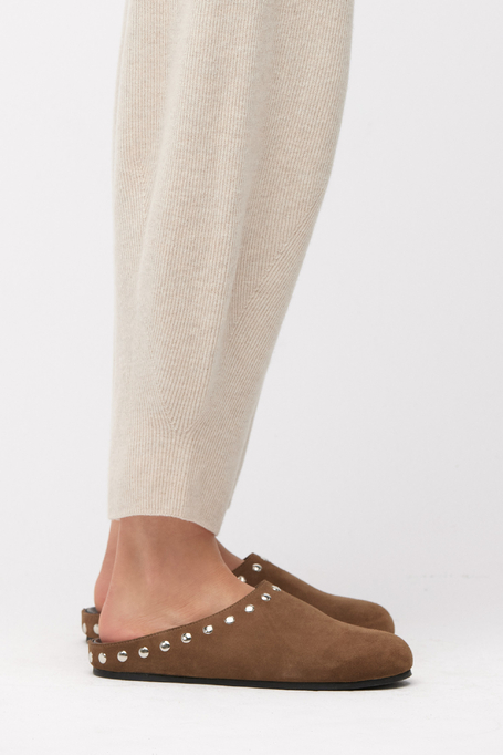 Braune Wildleder-Pantoletten mit Nieten - Patrizia Aryton