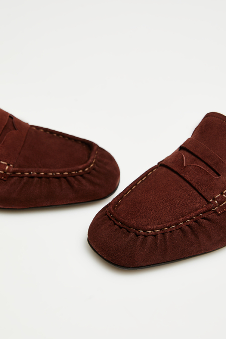 Braune Mules aus Wildleder